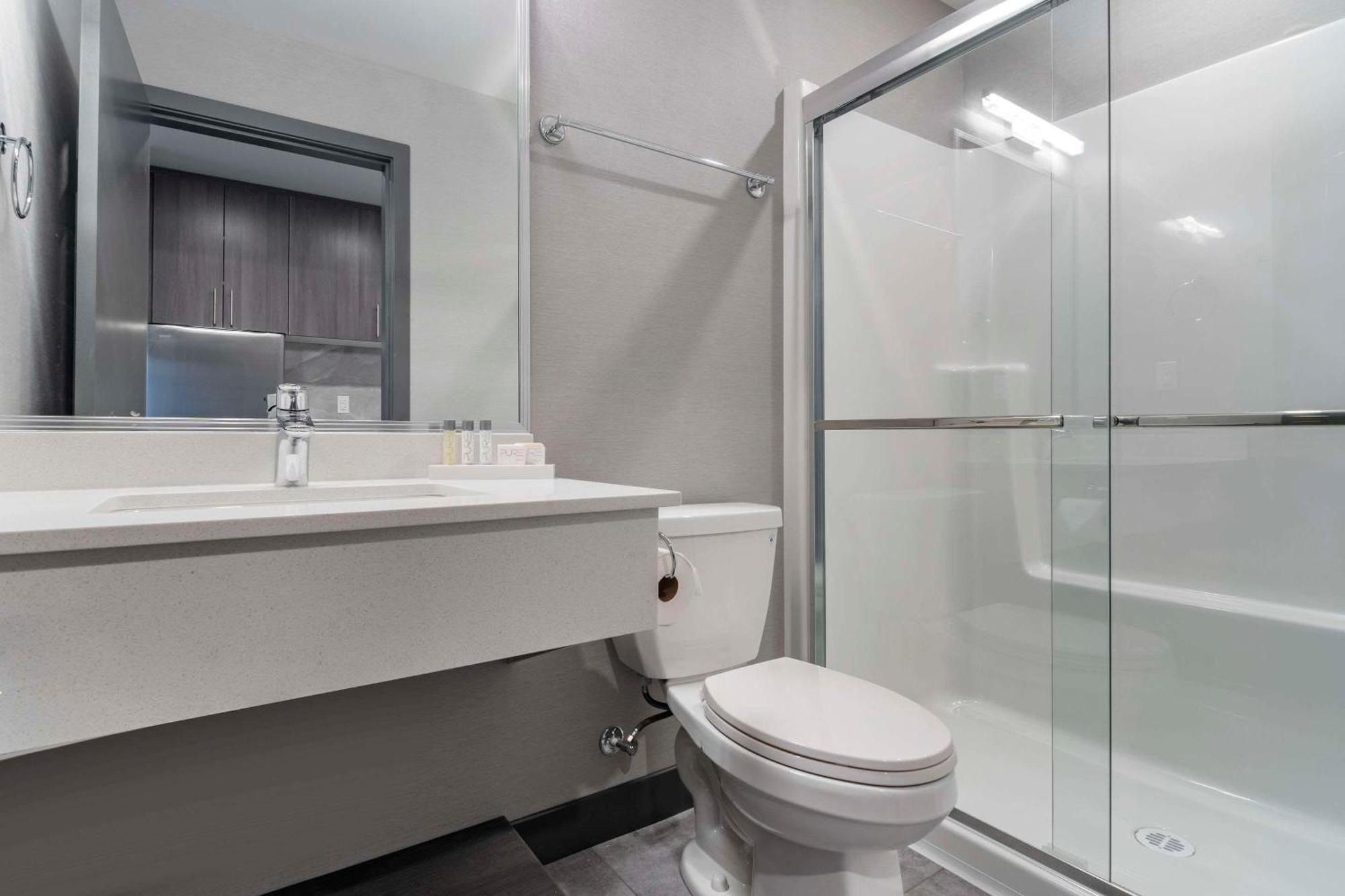 The Hue Hotel, Ascend Hotel Collection Kamloops Extérieur photo