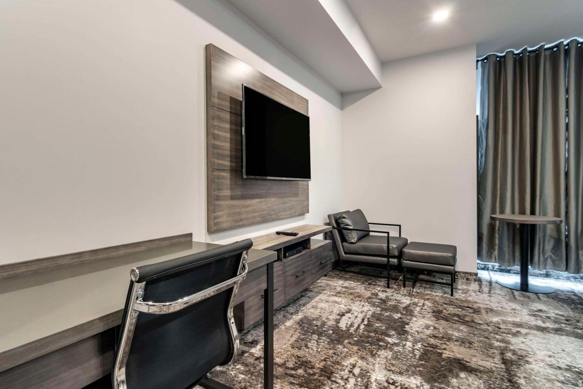The Hue Hotel, Ascend Hotel Collection Kamloops Extérieur photo