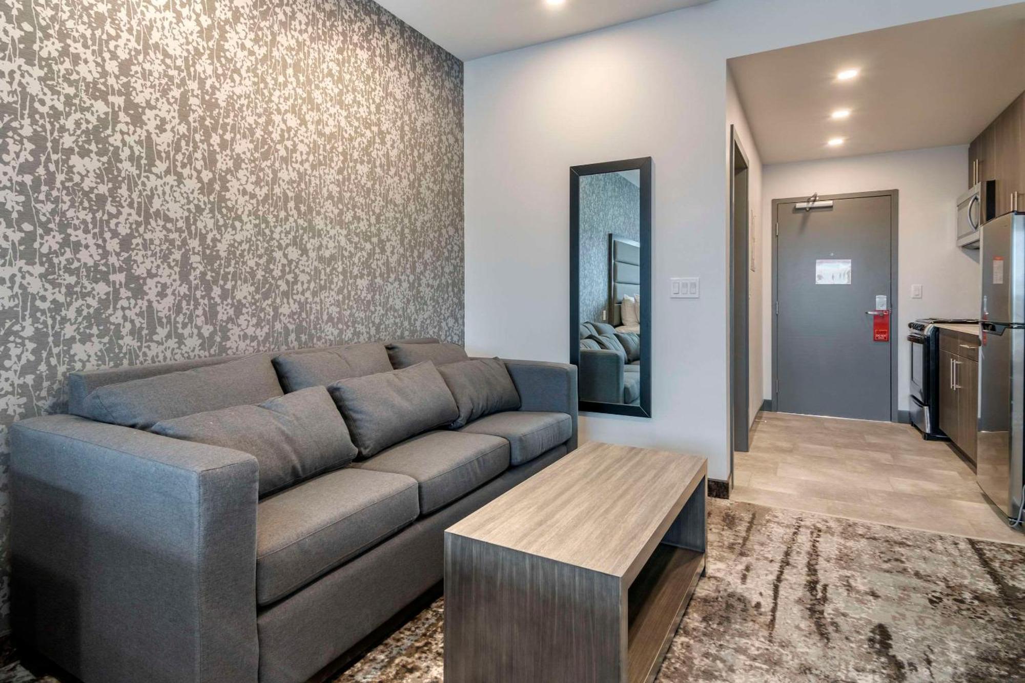 The Hue Hotel, Ascend Hotel Collection Kamloops Extérieur photo