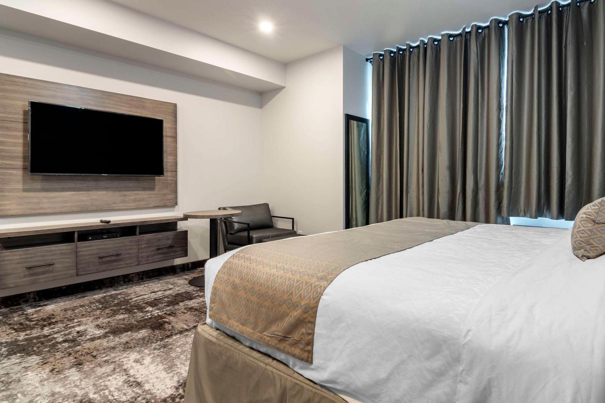 The Hue Hotel, Ascend Hotel Collection Kamloops Extérieur photo