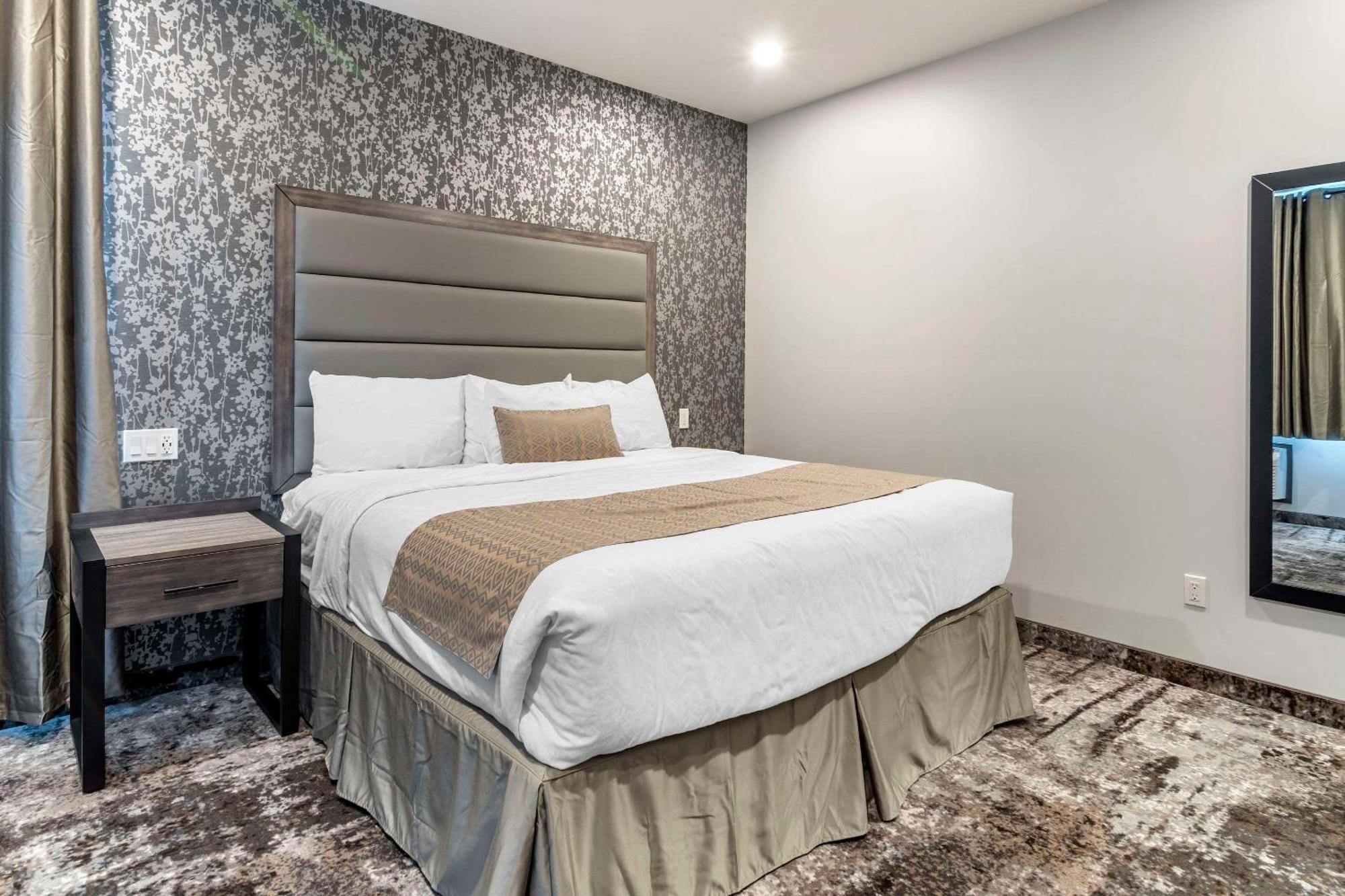 The Hue Hotel, Ascend Hotel Collection Kamloops Extérieur photo