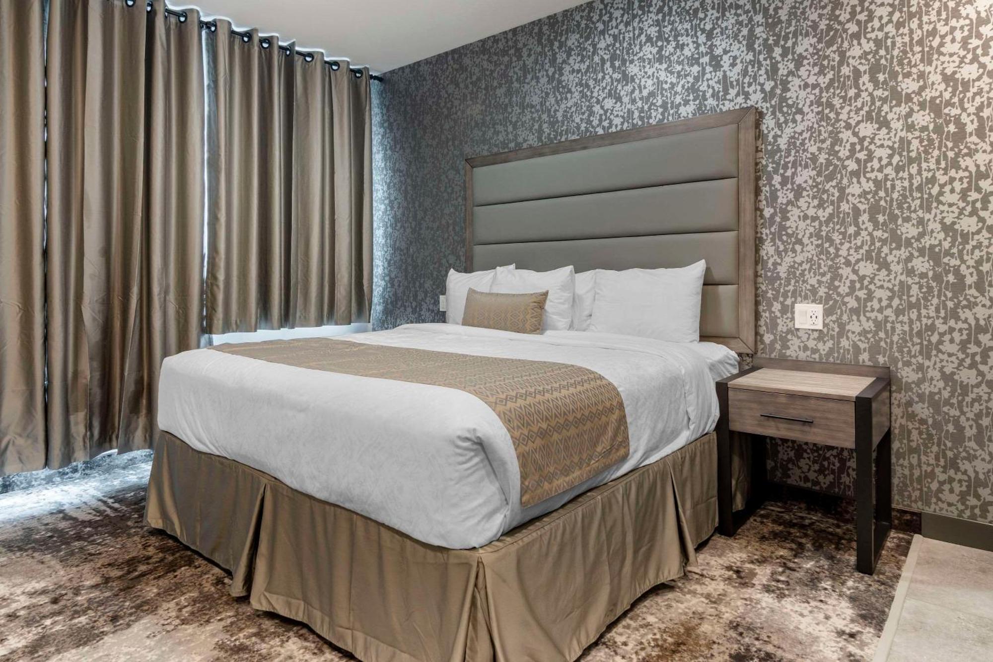 The Hue Hotel, Ascend Hotel Collection Kamloops Extérieur photo