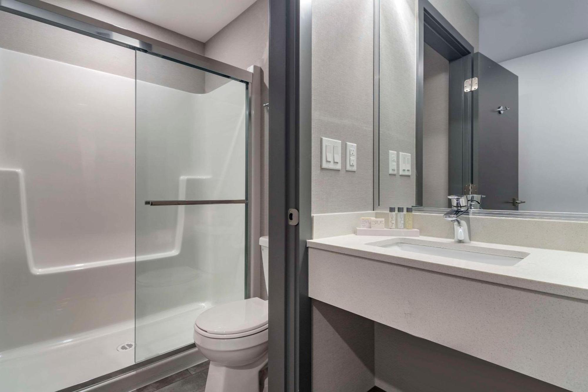 The Hue Hotel, Ascend Hotel Collection Kamloops Extérieur photo