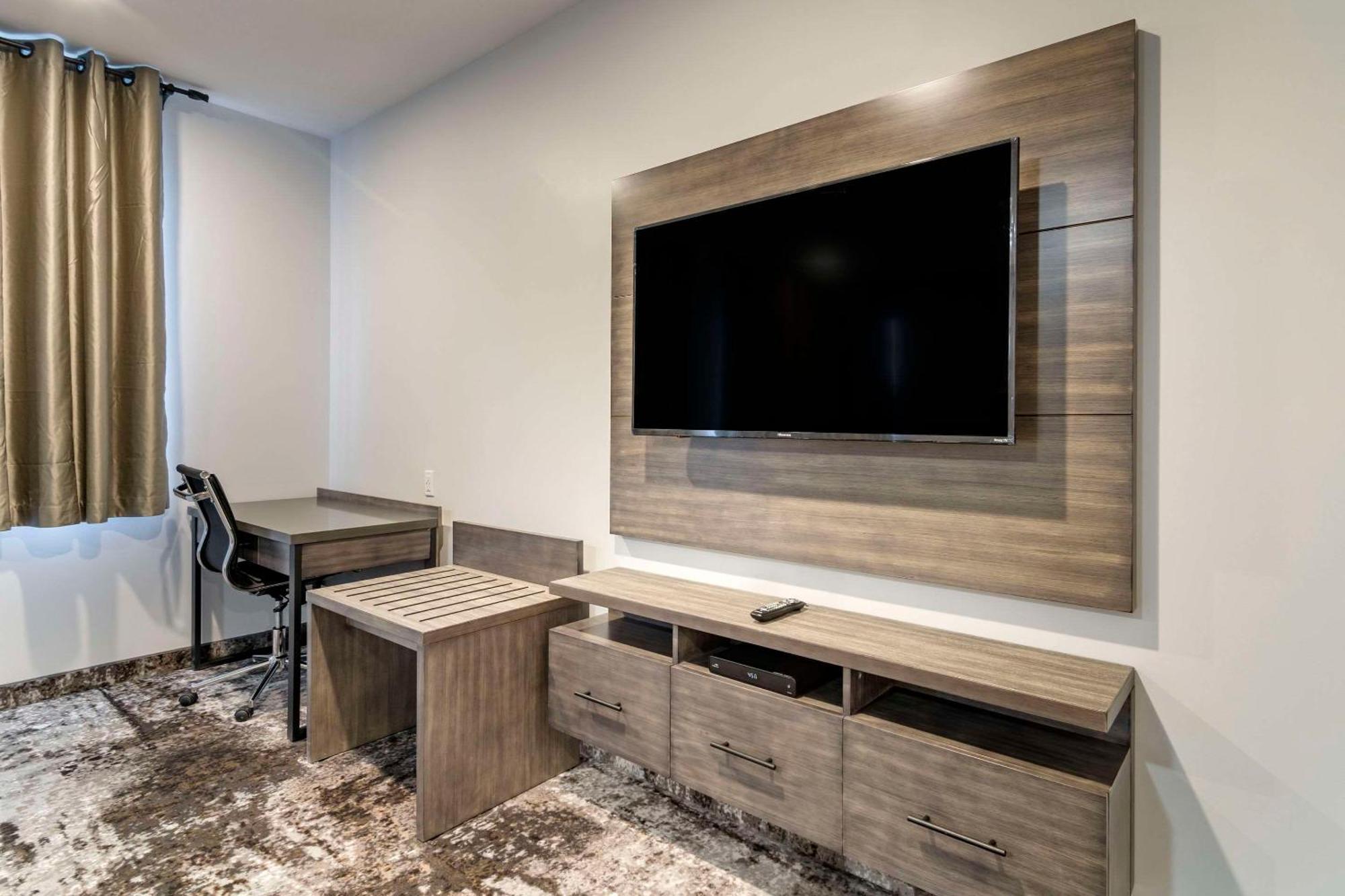 The Hue Hotel, Ascend Hotel Collection Kamloops Extérieur photo