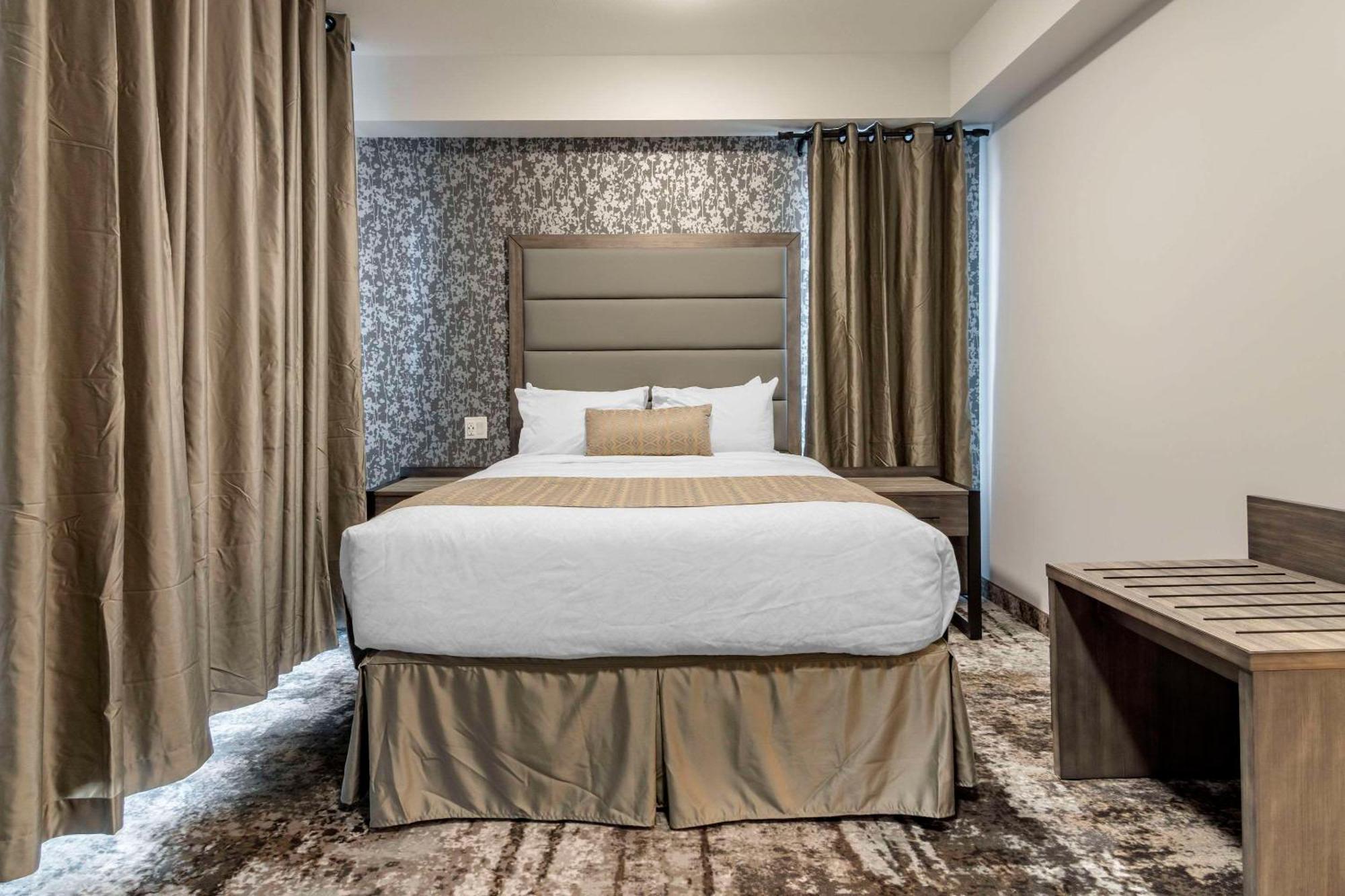 The Hue Hotel, Ascend Hotel Collection Kamloops Extérieur photo
