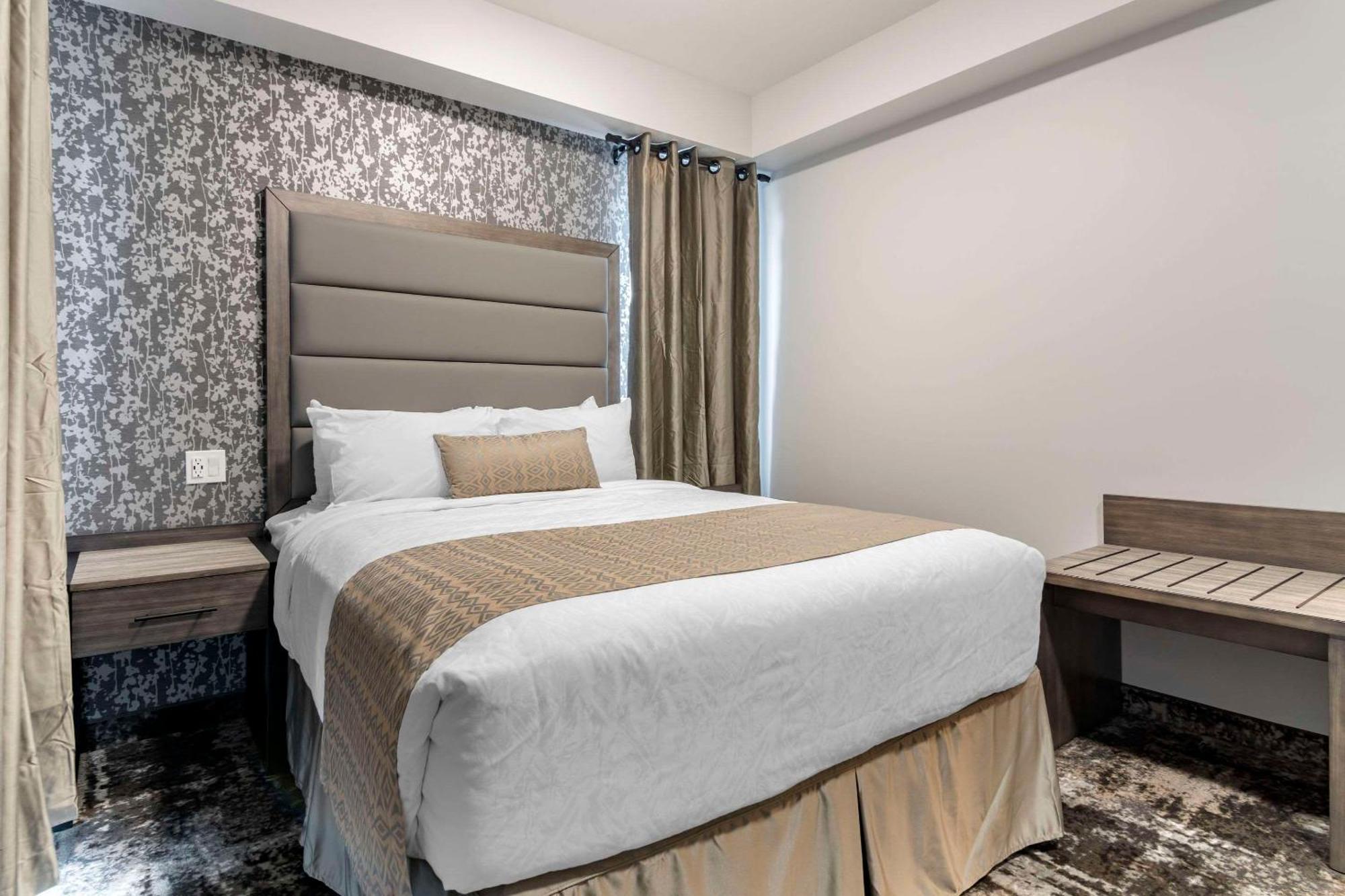 The Hue Hotel, Ascend Hotel Collection Kamloops Extérieur photo