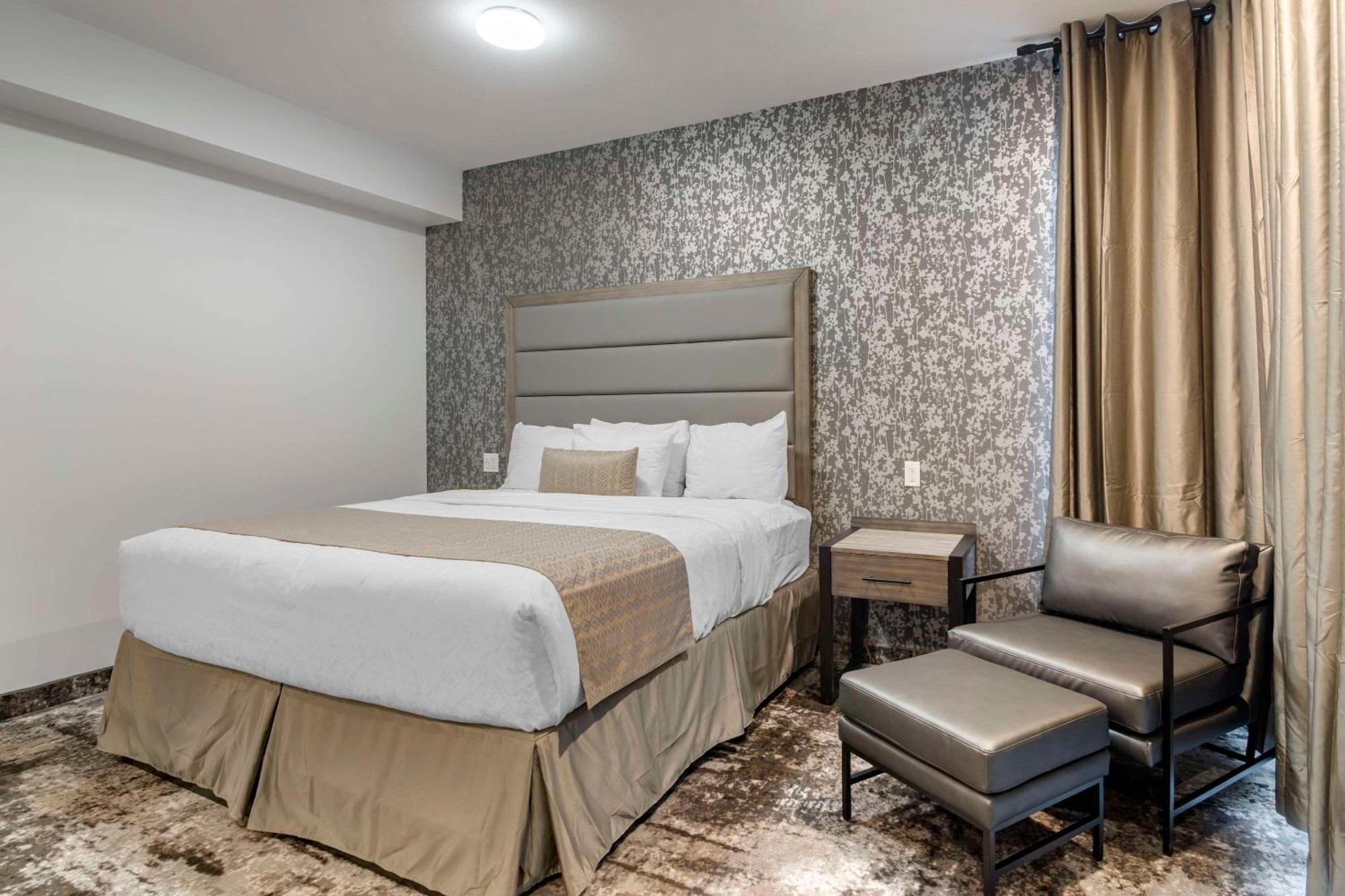 The Hue Hotel, Ascend Hotel Collection Kamloops Extérieur photo