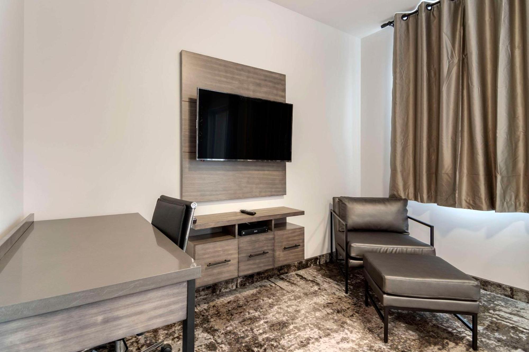 The Hue Hotel, Ascend Hotel Collection Kamloops Extérieur photo