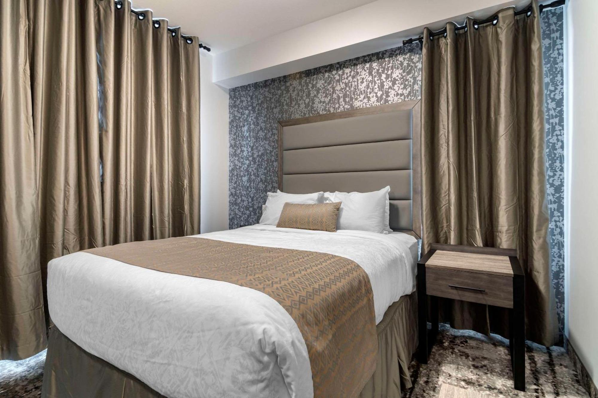 The Hue Hotel, Ascend Hotel Collection Kamloops Extérieur photo